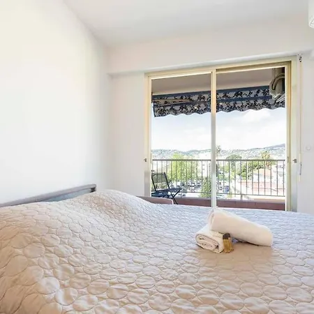 Juan Les Pins Vue St Marguerite Apartamento *